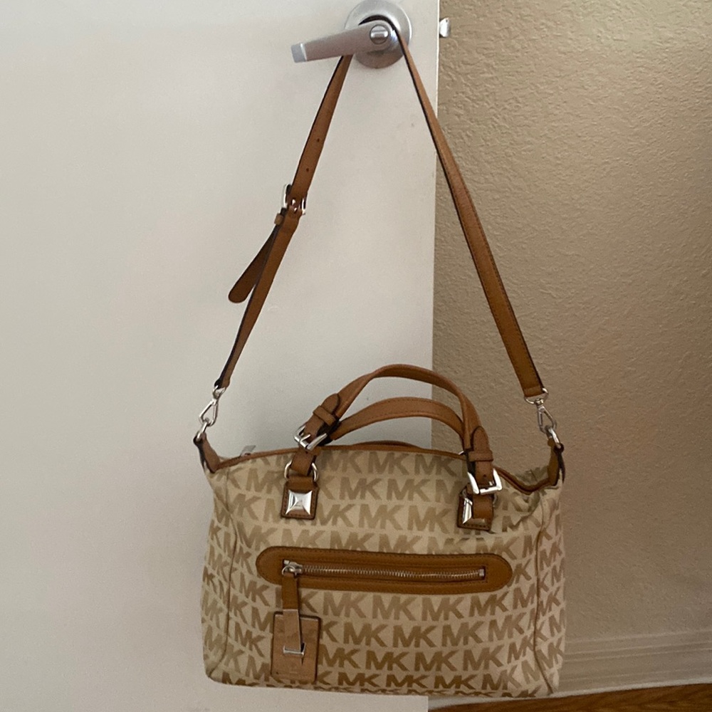 Michael Kors used large bag with removable strap